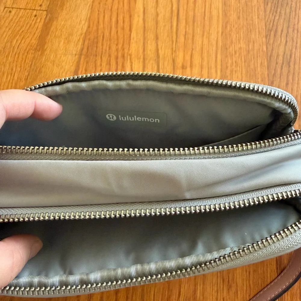 lululemon athletica Light Gray Crossbody Pouch with Removable Strap - Picture 3 of 5